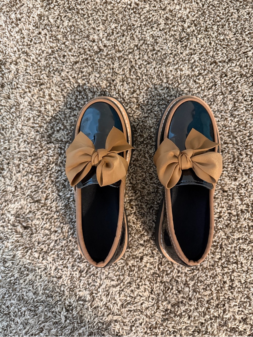Black and Brown Patent Loafers with Bow - Picture 3 of 3